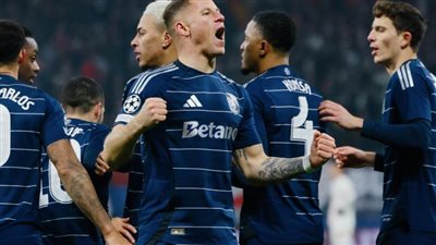 أستون فيلا يفوز على لايبزيج ويناطح الكبار بمقعد مباشر في دوري الأبطال