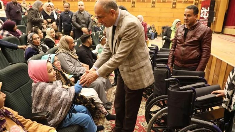 محافظ المنيا يشهد