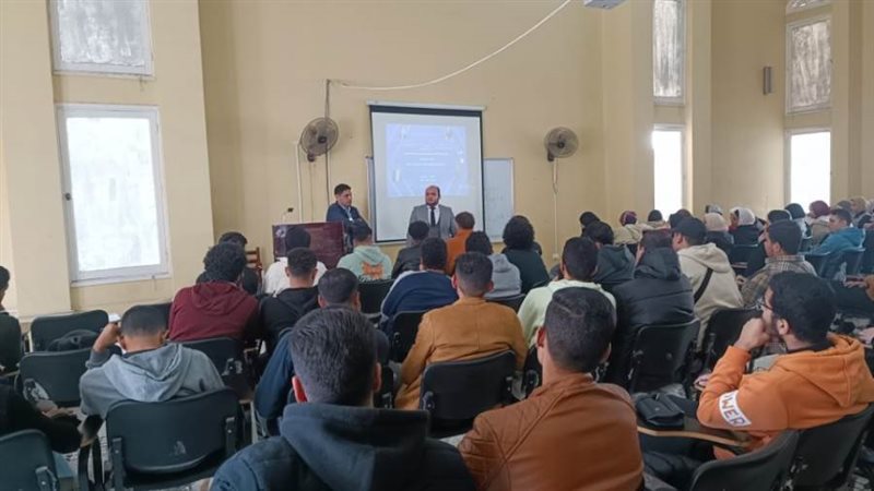 جانب من الندوة