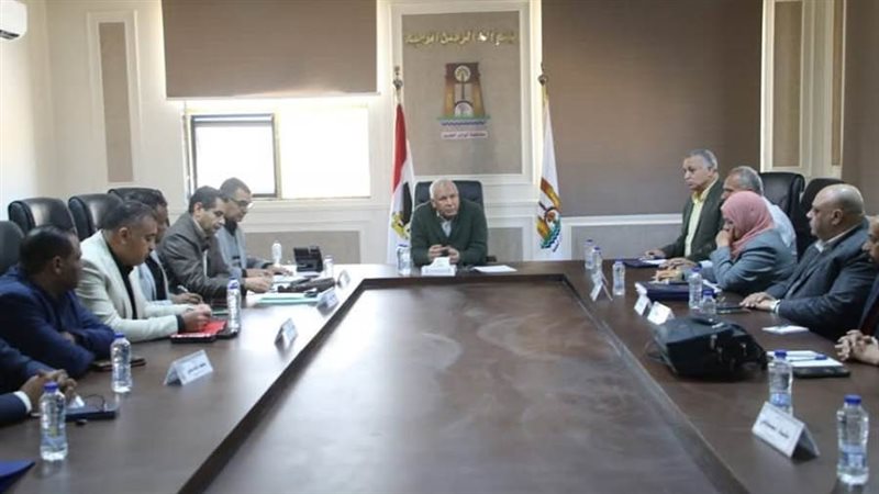 جانب من لقاء محافظ