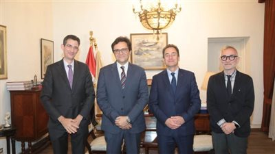 وزير الثقافة يلتقي سفير فرنسا بالقاهرة لبحث تعزيز التعاون الثقافي والإبداعي