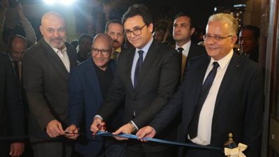 وزير الثقافة يفتتح الدورة الـ35 لصالون الشباب تحت شعار 