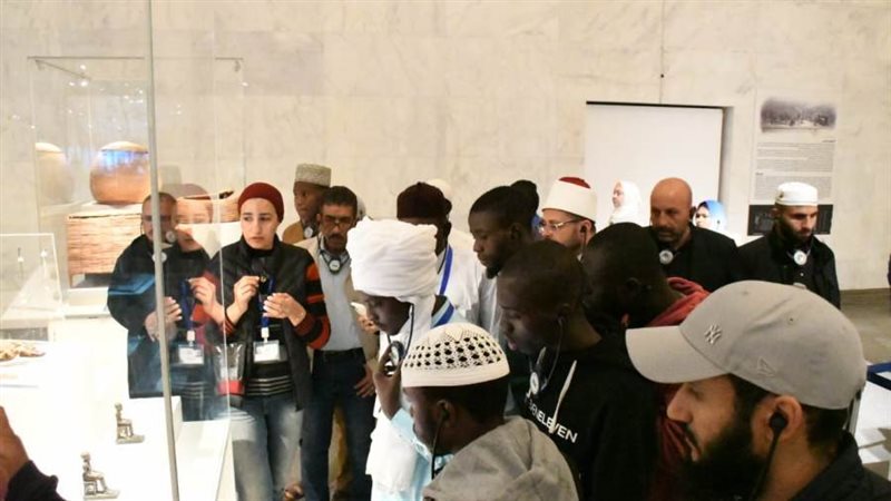 المتسابقون في متحف