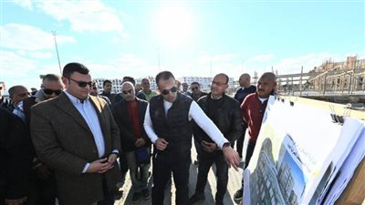 وزيرالإسكان يتفقد العمل بمشروع البحيرة بـ