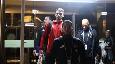 عادت تجر أذيال خسارة كأس إنتركونتيننتال.. بعثة الأهلي تغادر مطار حمد الدولي