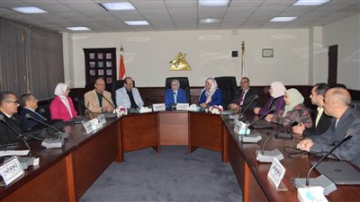 نائب رئيس جامعة بنها للدراسات العليا تستقبل فريق الاعتماد البرامجي لكلية الآداب  