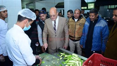 رئيس جامعة سوهاج يتفقد المدينة الجامعية للتأكد من مستوى الخدمات 