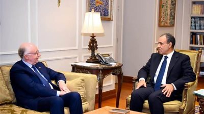 وزير الخارجية يلتقي بأمين عام المنظمة الدولية للطيران المدني 