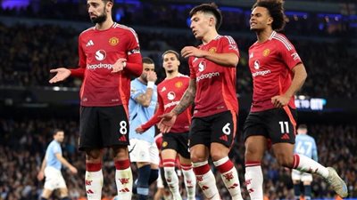 مانشستر تتزين بالأحمر.. عودة غير متوقعة لليونايتد أمام السيتي