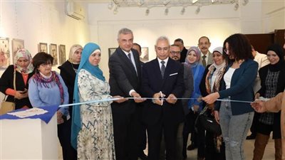 رئيس جامعة المنيا يفتتح 3 معارض بكلية التربية الفنية ويشيد بالأعمال المعروضة