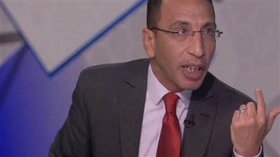 علاء عزت: هاني رمزي يتولى ملف صفقات الأهلي حاليًا.. ويجب تعيين مدير للكرة
