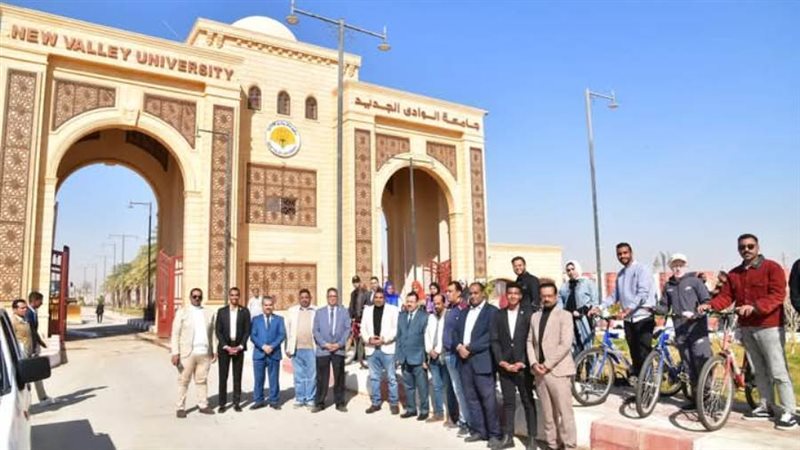 رئيس الجامعه يشارك