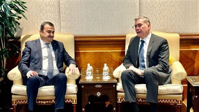 جلسة مباحثات مع وزير الطاقة والمناجم والطاقات المتجددة الجزائري