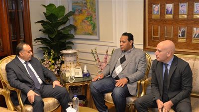 محافظ أسيوط يستقبل فريق المتابعة والتقييم بالبنك الدولي لمتابعة مشروعات التنمية المحلية