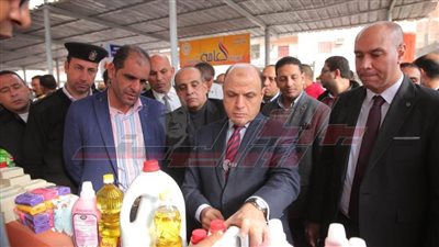 محافظ كفر الشيخ يتفقد سوق «اليوم الواحد» للسلع الغذائية والاستهلاكية