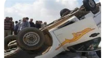 انقلاب سيارة ربع نقل يُصيب 15 عاملًا زراعيًا بينهم 8 أطفال بالفرافرة