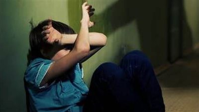 حروق وكدمات.. إصابة طفلة 5 سنوات على يد والدتها وعشيقها بالشرقية