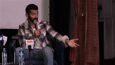 «الممثل جزء من حدوتة».. خالد النبوي يتحدث عن مشواره في ندوة مهرجان القاهرة للفيلم القصير 