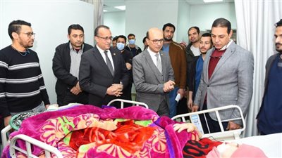 رئيس جامعة أسيوط يطمئن على الحالة الصحية لطالبة سقطت من الطابق الرابع بالمدينة الجامعية