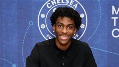 تشيلسي الإنجليزي يعلن تجديد عقد لاعبه الشاب أتشيمبونج حتى 2029