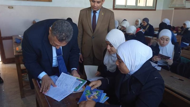 جانب من متابعة العملية