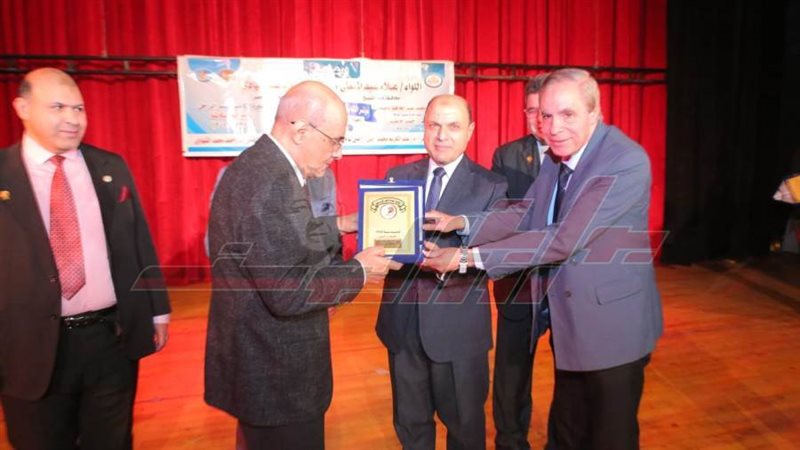 خلال التكريم