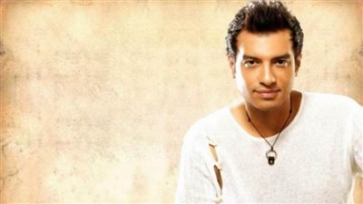 رحلة إيهاب توفيق من احتراف الغناء إلى الدكتوراه