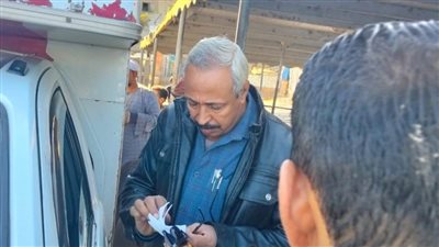 رئيس مركز أبوتيج بأسيوط يتابع سير العمل بمشروع العبارات النهرية