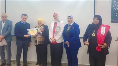 إبداع طلاب مدرسة خضير البورسعيدي يزيّن مكتبة مصر العامة بأسوان