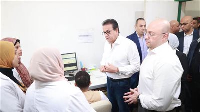 نائب رئيس مجلس الوزراء يتفقد مركزا طبيا شرق النيل ببني سويف 