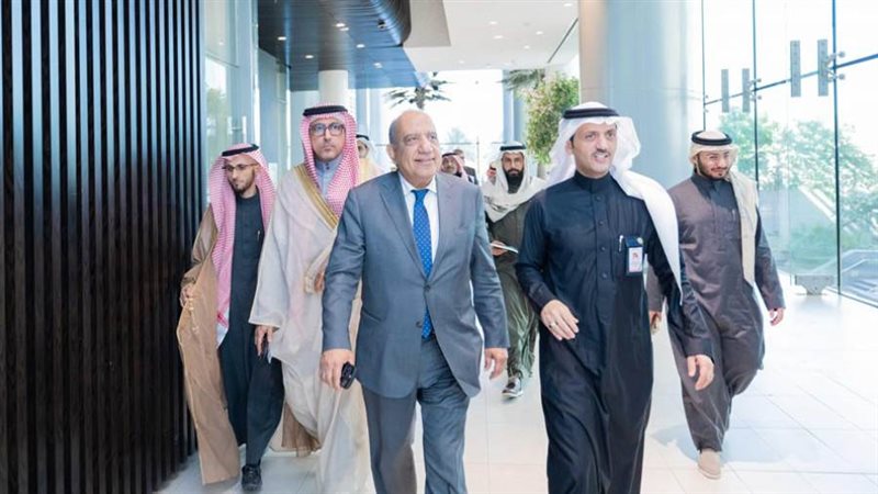 وزير الكهرباء يبحث