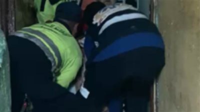 في لفتة إنسانية.. أجهزة الأمن بالقاهرة تستجيب لاستغاثة مواطنة غير قادرة على الحركة وتنقلها لللمستشفى 