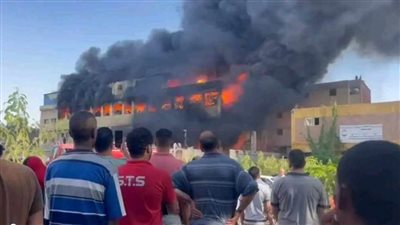 حالات اختناق.. إصابة 5 أشخاص إثر حريق مصنع فوم بالعاشر من رمضان