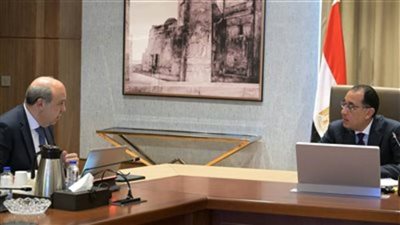 رئيس الوزراء يتابع جهود توفير احتياطيات من السلع والمنتجات المختلفة