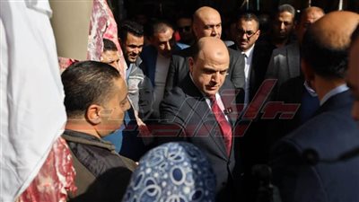 محافظ كفر الشيخ يستمع للمواطنين ويطمئن منهم على الأسعار وتوافر وجودة السلع