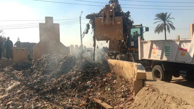 رفع المخلفات بمركز