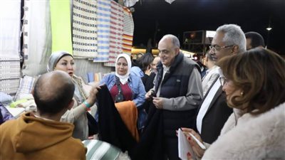 لجنة المشروعات الصغيرة بمجلس النواب تتفقد معرض 