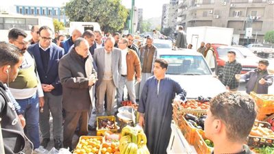 محافظ أسيوط يفتتح قافلة منافذ متحركة للسلع الغذائية والزراعية ومعرض منتجات المدارس الزراعية بأسعار مخفضة