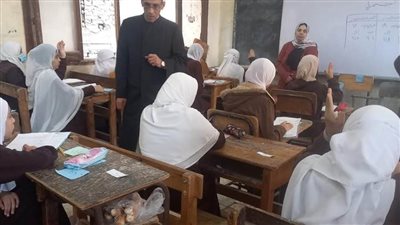 رئيس الإدارة المركزية يتابع انطلاق امتحانات الفصل الدراسي الأول بمعاهد القاهرة