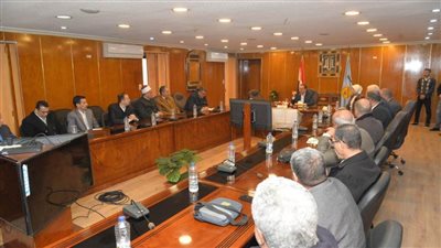 محافظ أسيوط يوجه بتضافر الجهود والتواصل المباشر مع المواطنين وتلبية طلباتهم 