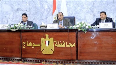 محافظ سوهاج يلتقي أعضاء القسم القضائي ومديري إدارات الشئون القانونية بالوحدات المحلية ومديريات الخدمات