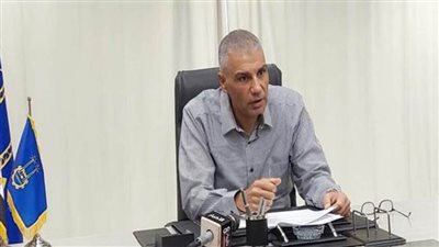 محافظ أسوان: يتابع رصف طريق إدفوـ مرسى علم  للربط بين المدن السياحية بالبحر الأحمر وأسوان