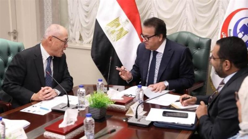 اجتماع وزير الصحة