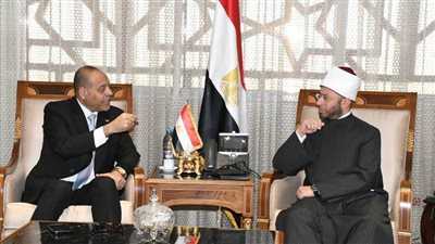 وزير الأوقاف يستقبل وزير العمل لبحث التعاون المشترك 