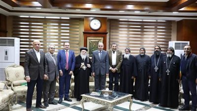 محافظ المنيا يستقبل مطران ملوي ووفدًا كنسيًا لدعم الجهود التنموية 