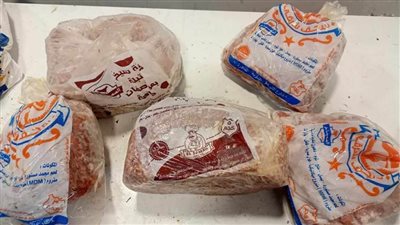 ضبط لحوم منتهية الصلاحية بمطعم وجبات جاهزة.. وضبط سجائر ببورسعيد