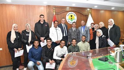 جامعة الوادي الجديد تعقد اجتماع مجلسها الشهري وتكرّم الفرق الرياضية المتفوقة