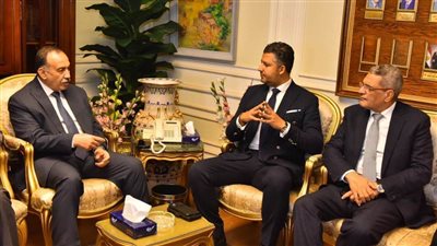 محافظ أسيوط يلتقي وفد 