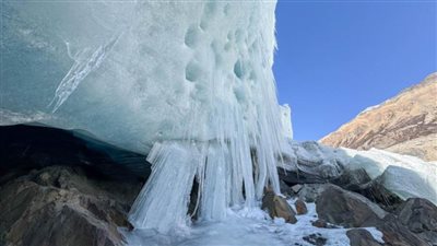 الصين تجري أول مسح للأنهار الجليدية باستخدام رادار الجليد المحمول جوا