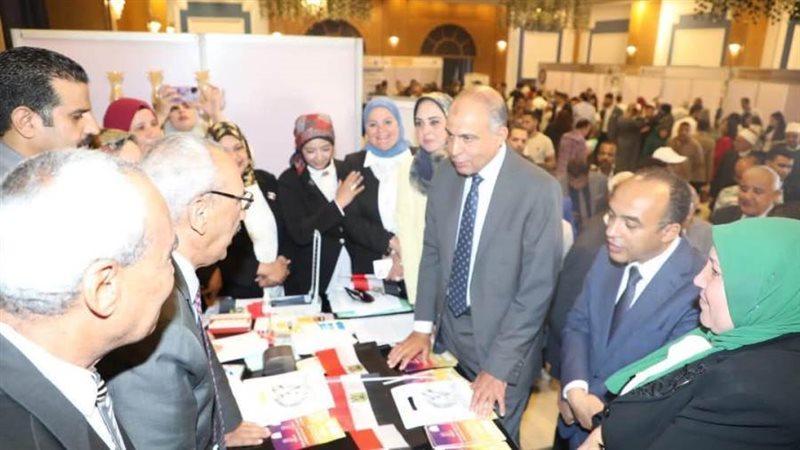 محافظ المنيا خلال